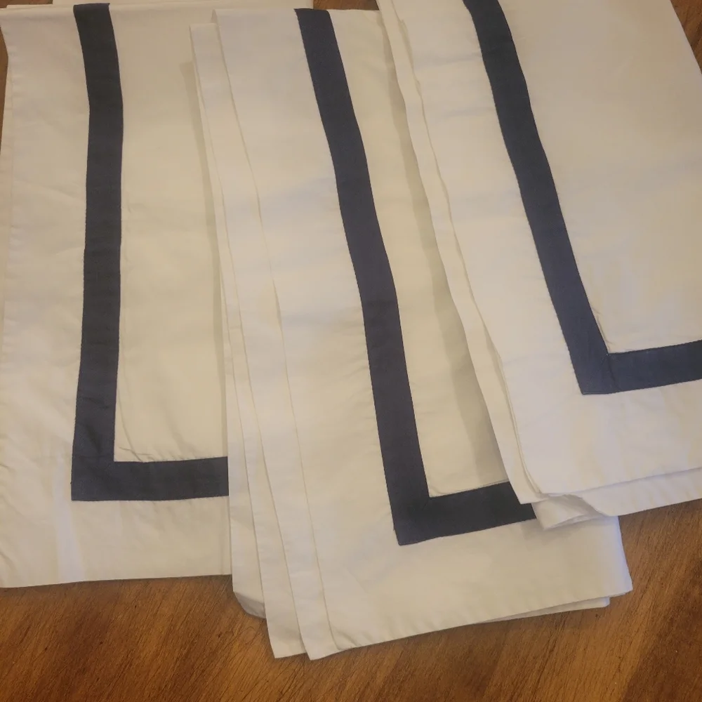 MATOUK Lowell EURO SHAM navy White Egyptian Cotton 27x27